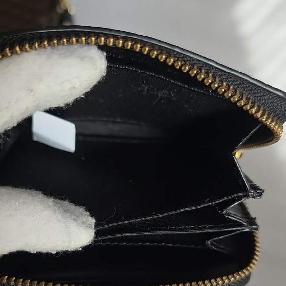 Marc Jacobs Black Pebbled Leather Zip Card Case with Gold Accent - Picture 8 of 11